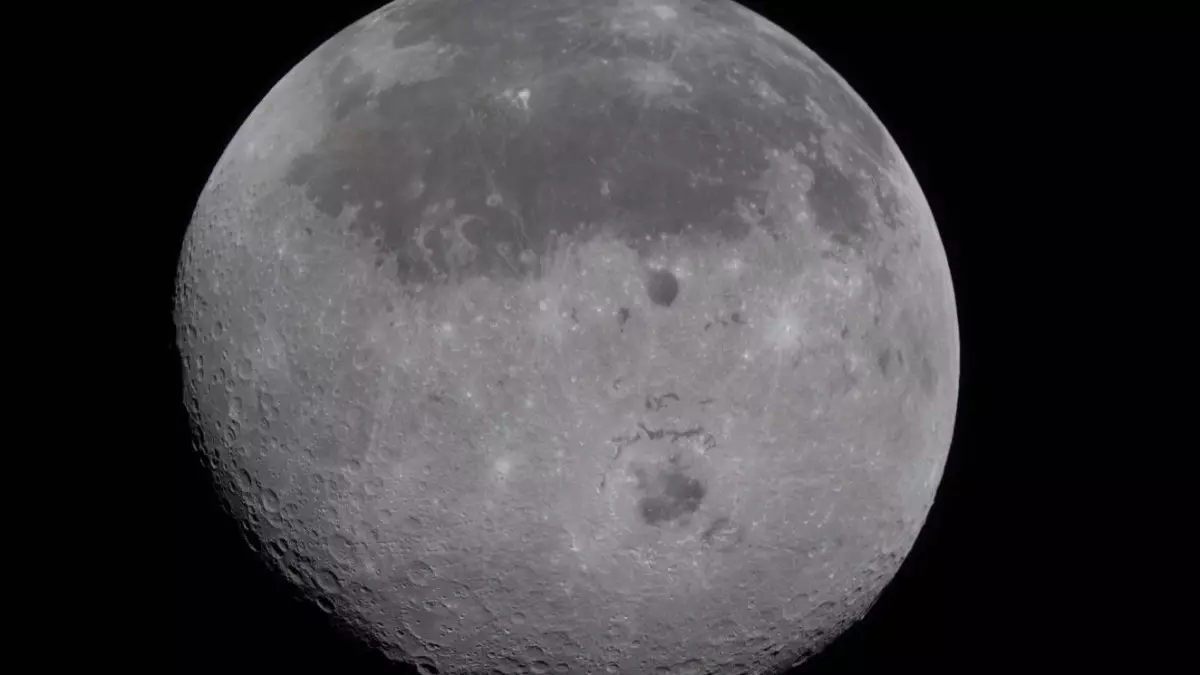 Адам көзі жетпейді: Айдың арғы жағында не жасырылған