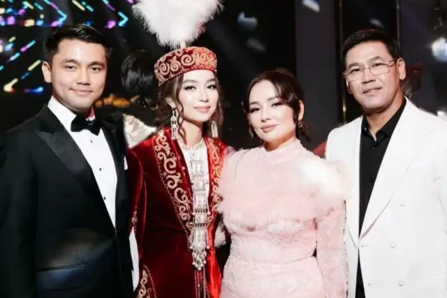 Жазира мен Жанболат Аралда дүркіретіп той жасады (ВИДЕО)