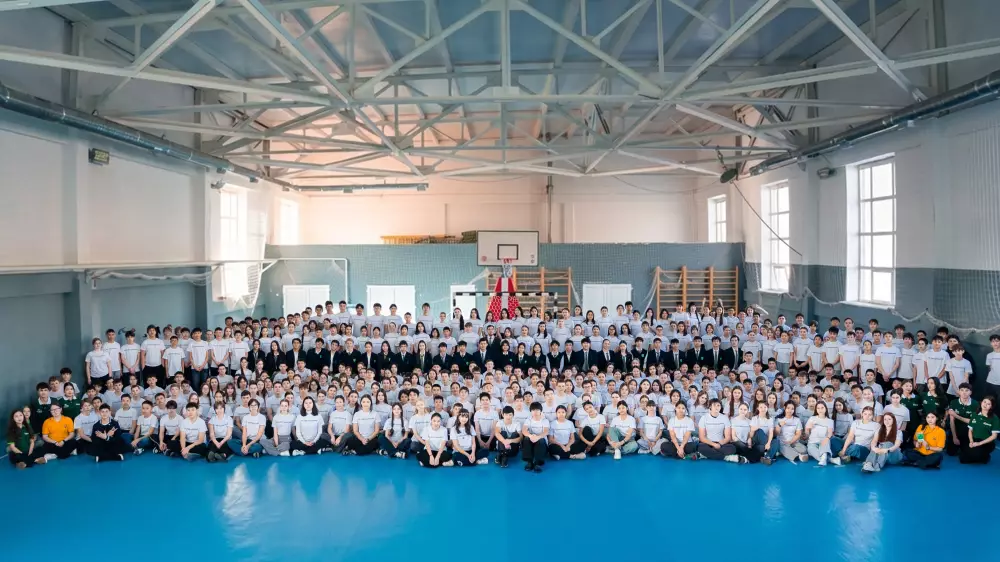 “Супер-ұстаз“. Как школьник из аула помог получить 22 гранта другим детям