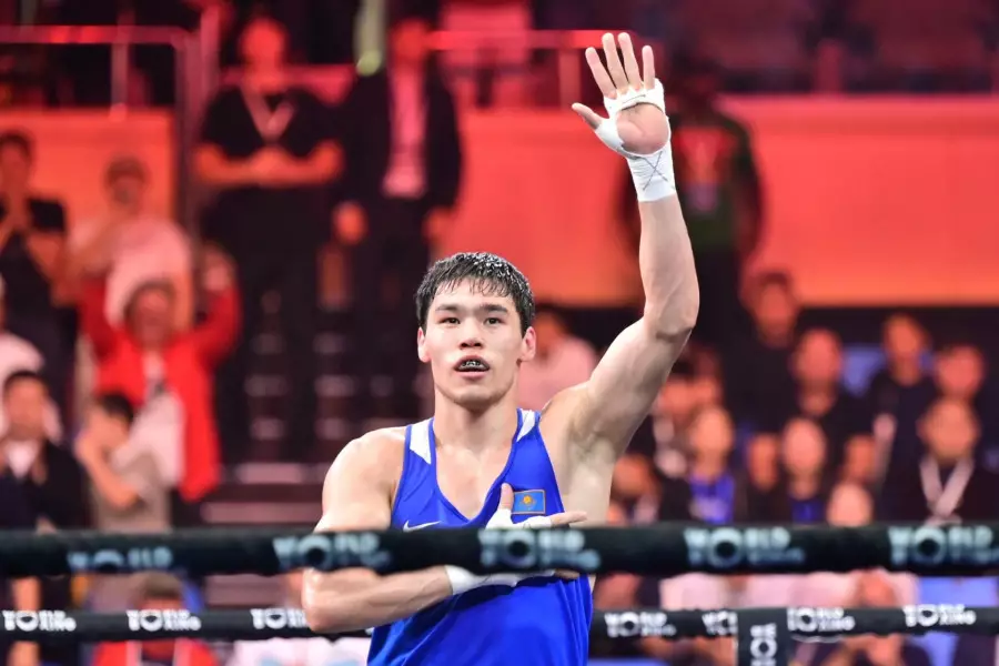 Бокстан Азия чемпионаты: Сабыржан Аққалықов финалда өзбекстандық боксшымен кездеседі