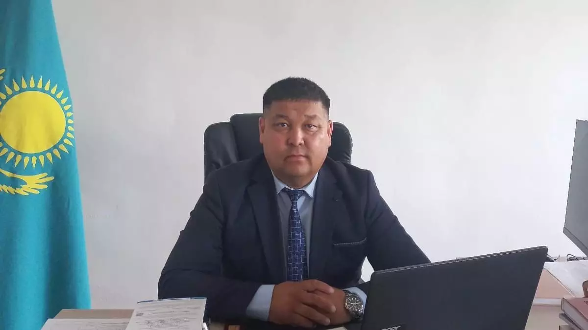 Ауыл әкімі мектепте балаларының бағасын төмендеткеніне шағымданды