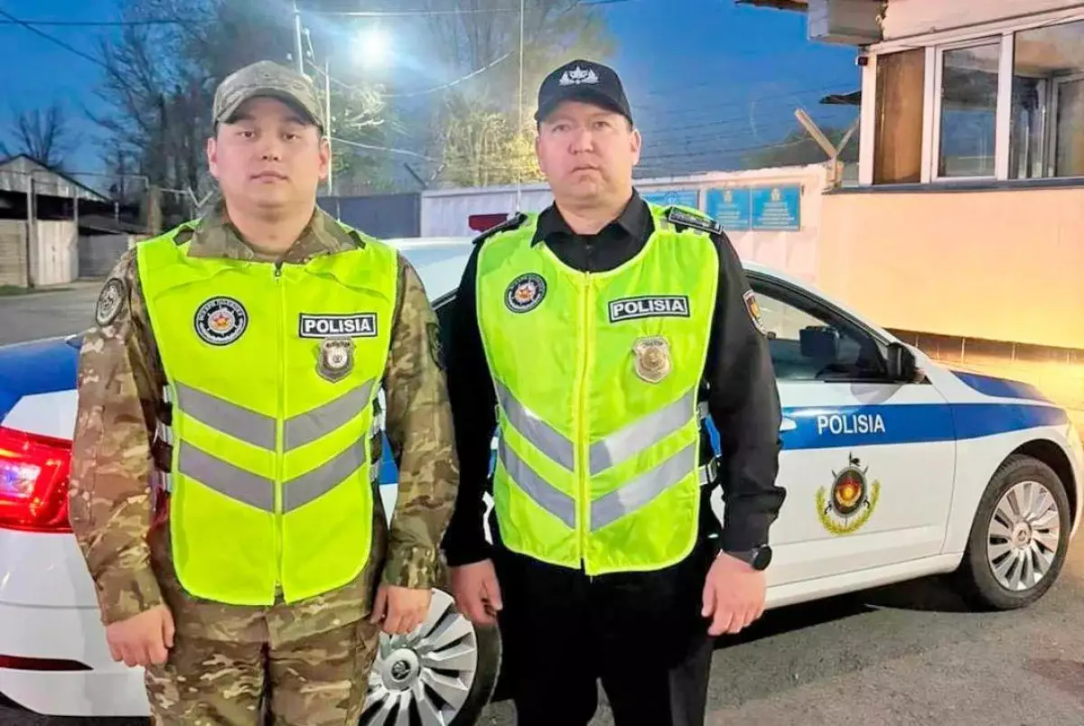 Әскери қызметшілер көлік ішінде құлыпталып қалған баланы құтқарып алды