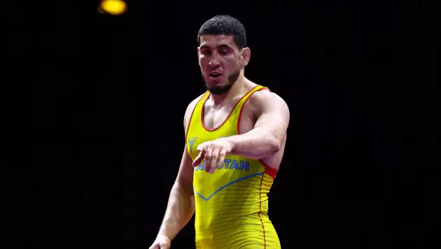 Казахстанец сотворил сенсацию на ЧА по борьбе и победил призёра ЧМ из Узбекистана