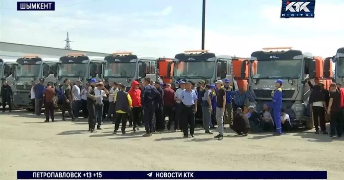  Мусорный коллапс в Шымкенте: водители спецтехники массово отказались выходить на работу 