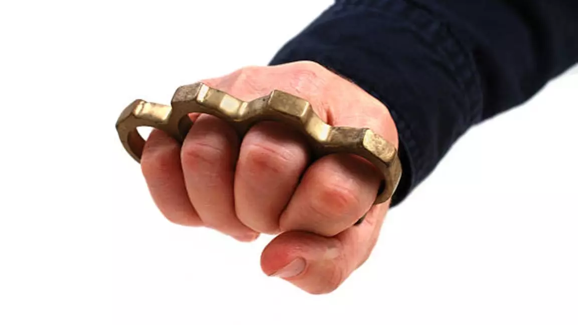 Кастет жарнамалағандарға жаза: суық қаруға бақылау күшейтілді