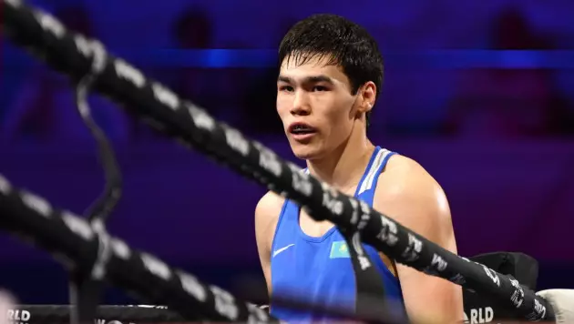 Казахстанский боксёр заработал 300 долларов за три нокдауна на ЧА-2026