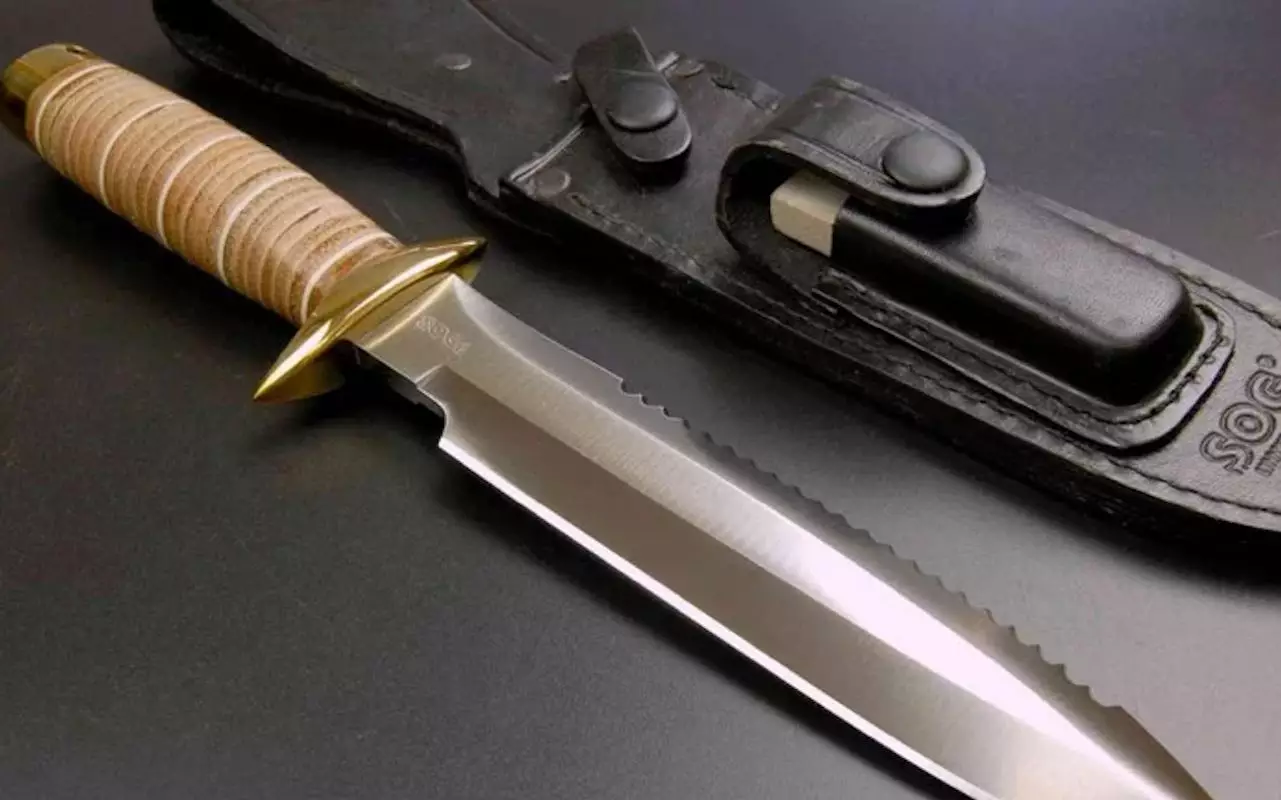 Маркетплейс наказали за рекламу холодного оружия в Казахстане