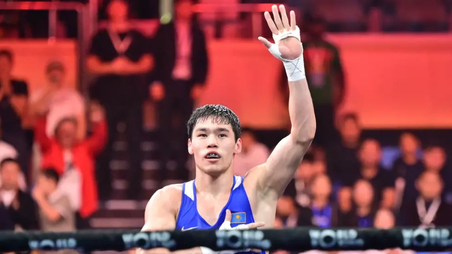 Казахстанскому боксёру дали по 100 долларов за каждый нокдаун на ЧА-2026