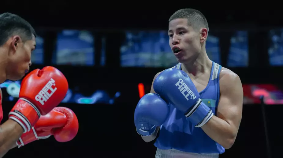 Чемпион мира из Казахстана победил узбекского боксера и вышел в финал чемпионата Азии