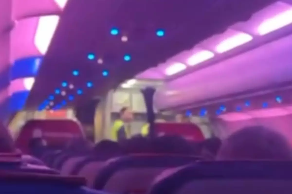 "Будет повторная проверка": что искали полицейские в самолете Атырау – Алматы