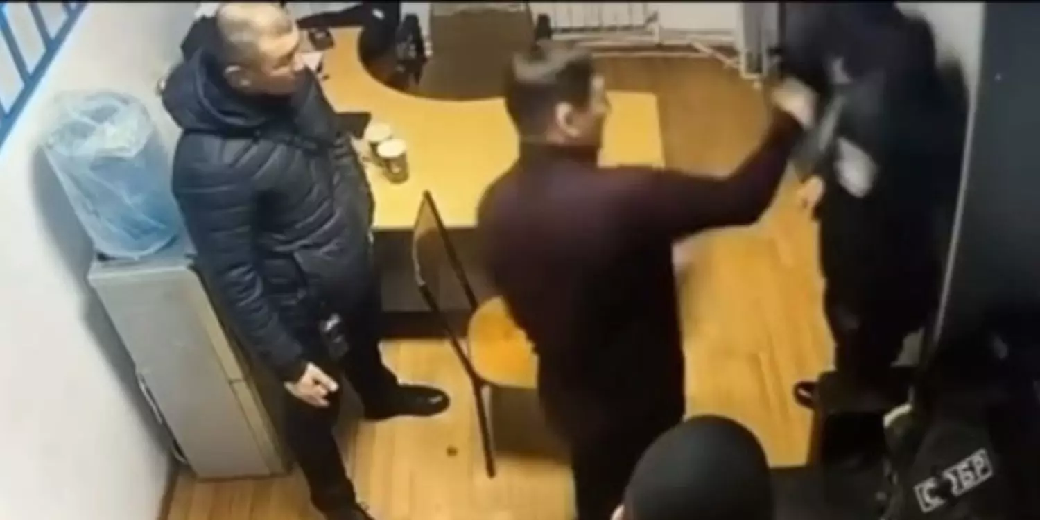 Атырауда арнайы жасақ басшылары қызметкерлерін ұрып-соққан видео тарады