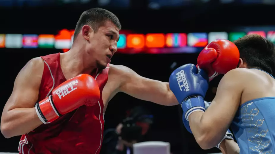 Казахстанец уступил боксеру из Узбекистана в бою за финал чемпионата Азии