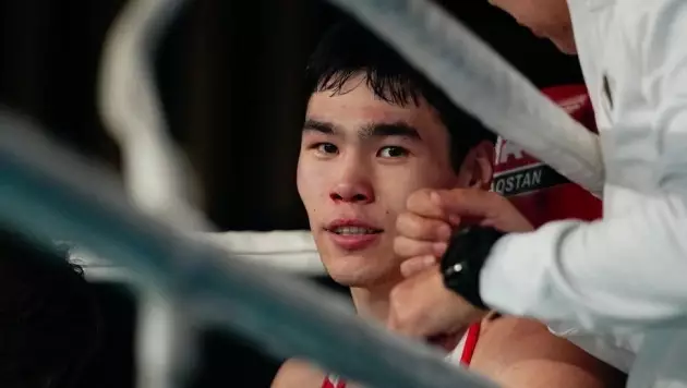 "Әр нокдаун үшін 100 доллар". Бапкері қазақ боксшыны жеңіске өз қалтасынан ынталандырып жатыр