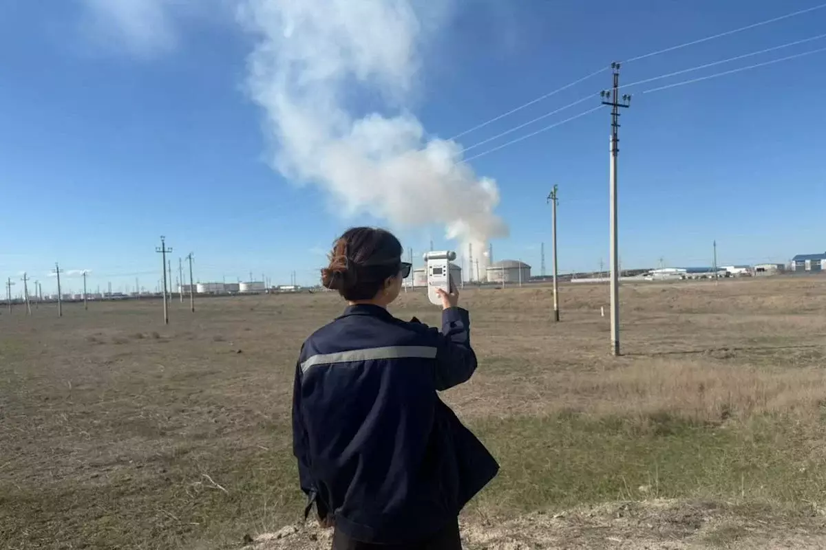 Жағымсыз иіс: Атыраудағы қоқыс полигонынан өрт шықты