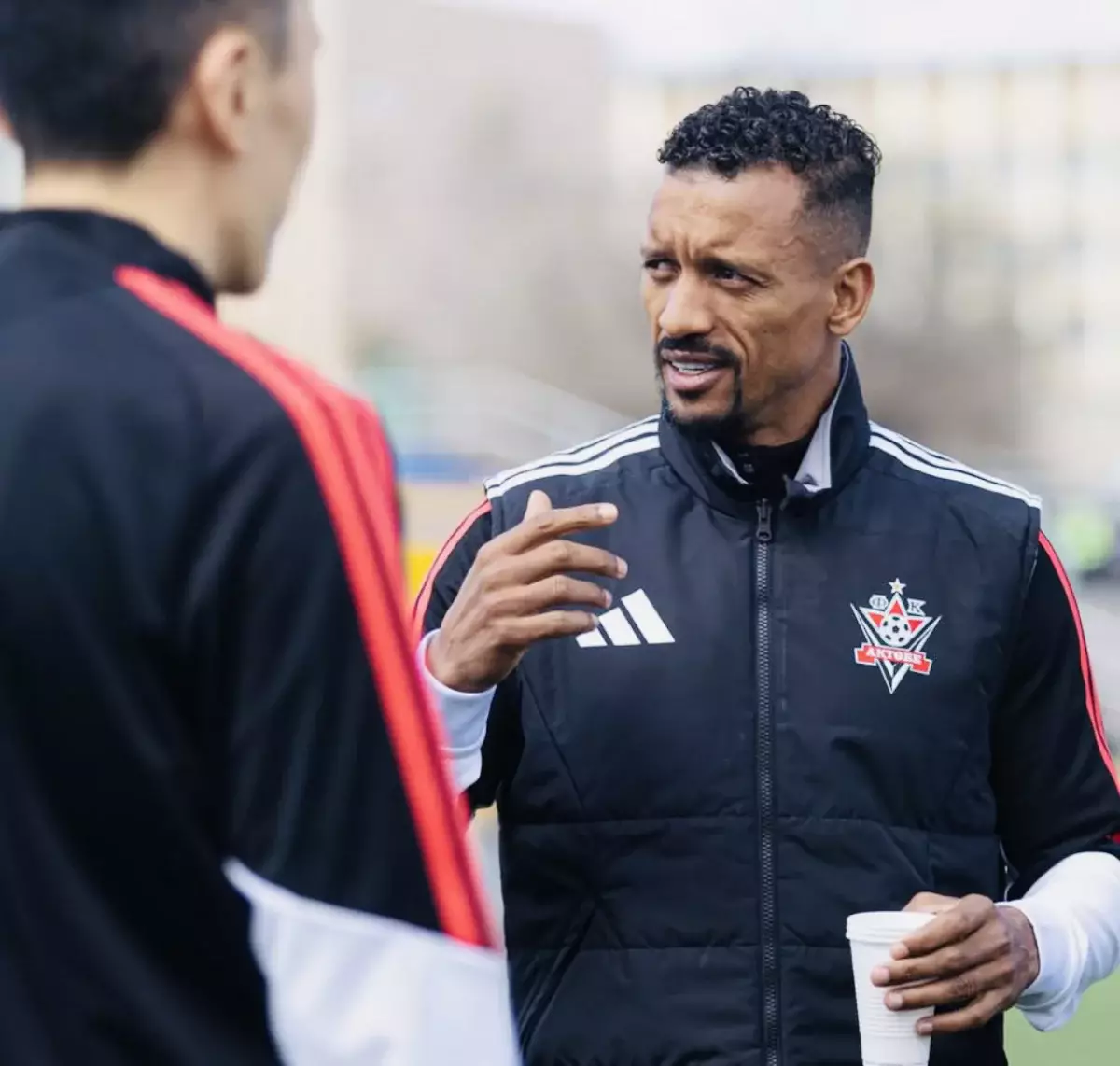 “Жаяу жүруді мен де білемін” – Болат Есмағамбетов Наниді аяусыз сынға алды