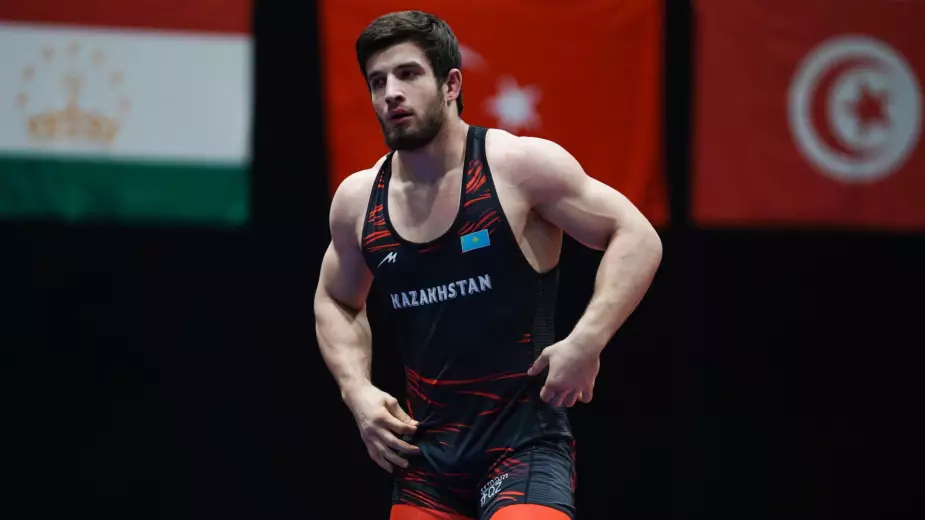 Чемпион мира из Казахстана выступил против олимпийского чемпиона на ЧА-2026 по борьбе