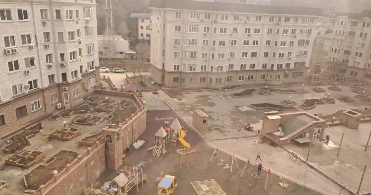  Элитная баня в центре двора ЖК возмутила алматинцев 