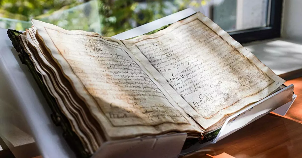  Испания полициясы ғасыр бойы іздеуде болған тарихи қолжазбаны интернеттен тапты 