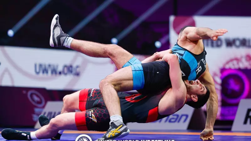 Грек-рим күресінен Азия чемпионатында үш балуан қолаға таласады