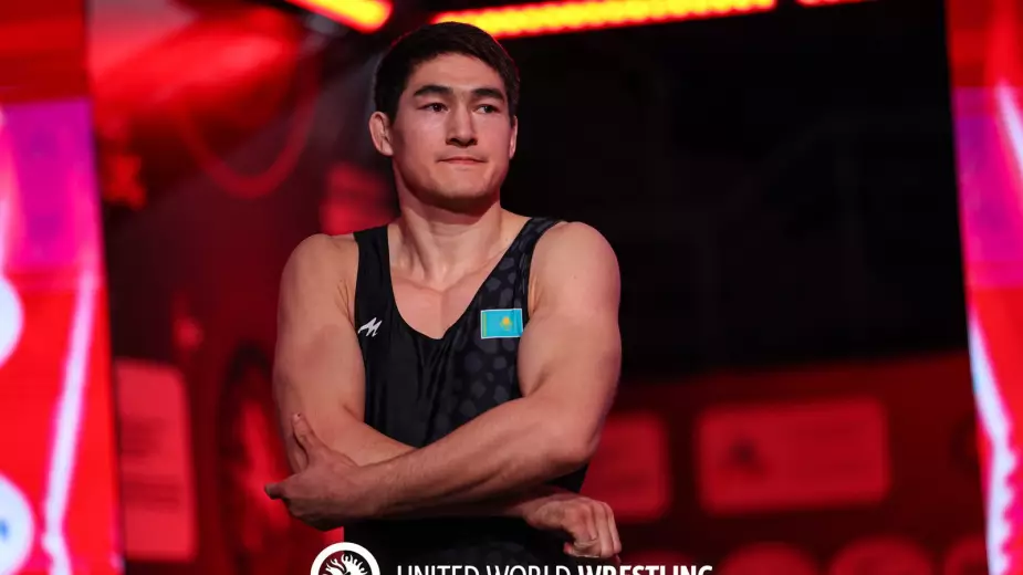 Казахстанский борец досрочно выиграл бронзу на ЧА-2026!