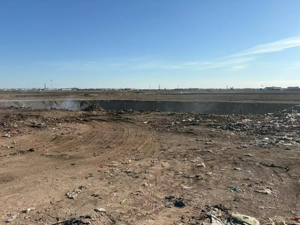 Пожар на мусорном полигоне в Атырау потушен