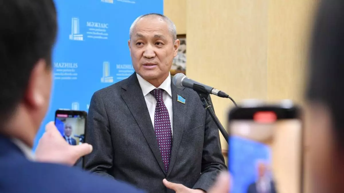 Депутат раскритиковал социальные проекты нефтяной компании на западе Казахстана