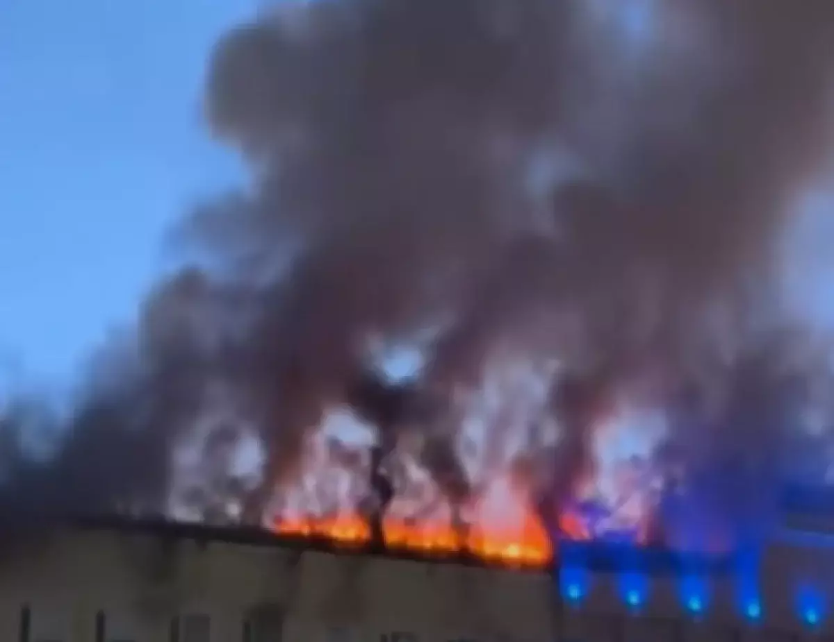 Пожар в Актобе: спасатели работают по повышенному рангу вызова