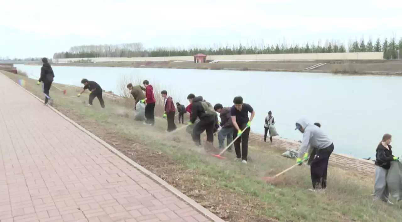 Елордалық белсенділер Есіл өзенінің жағасын тазалады