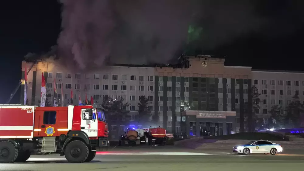 Пожар в акимате: глава Актюбинской области провёл экстренное заседание штаба