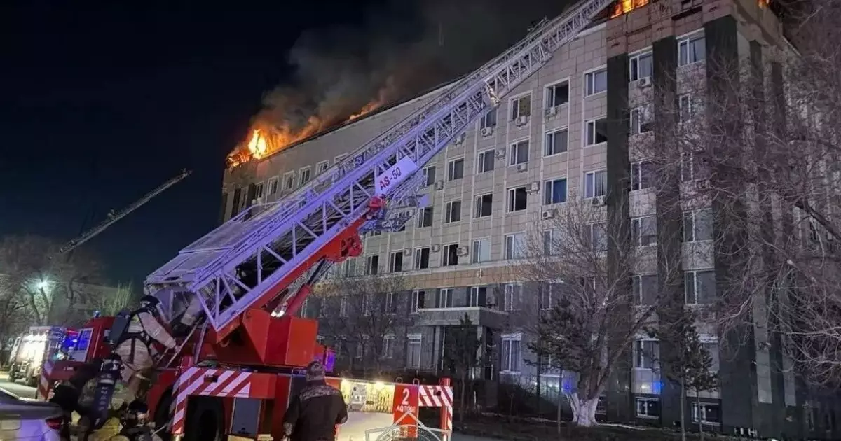  Ақтөбеде облыс әкімдігінің ғимараты жалынға оранды 