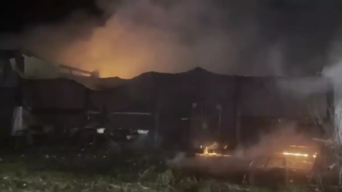 Огонь охватил частную территорию в Талдыкоргане