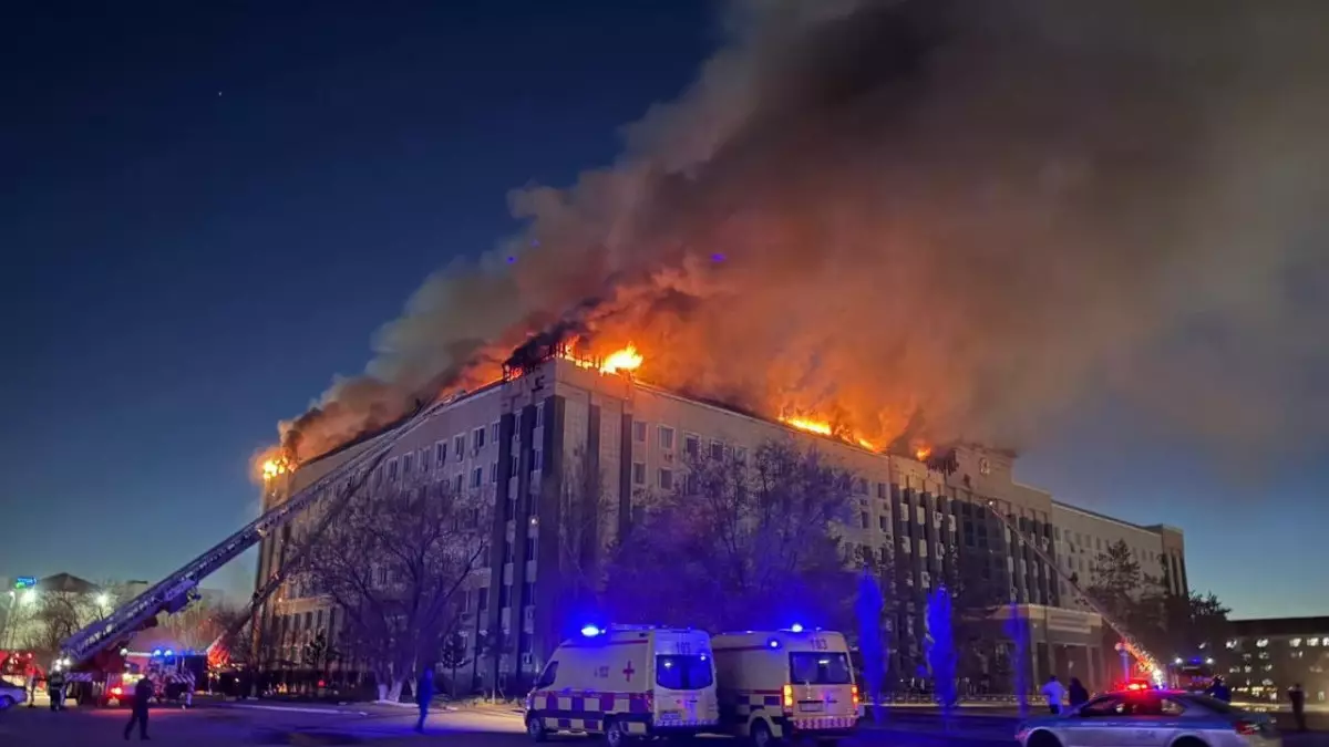 Ақтөбеде өңір басшысы әкімдіктегі өртке байланысты жедел штабтың шұғыл отырысын өткізді