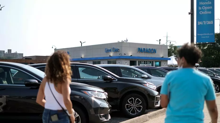 Цены на подержанные автомобили достигли максимума почти за три года на фоне устойчивого оптового спроса.