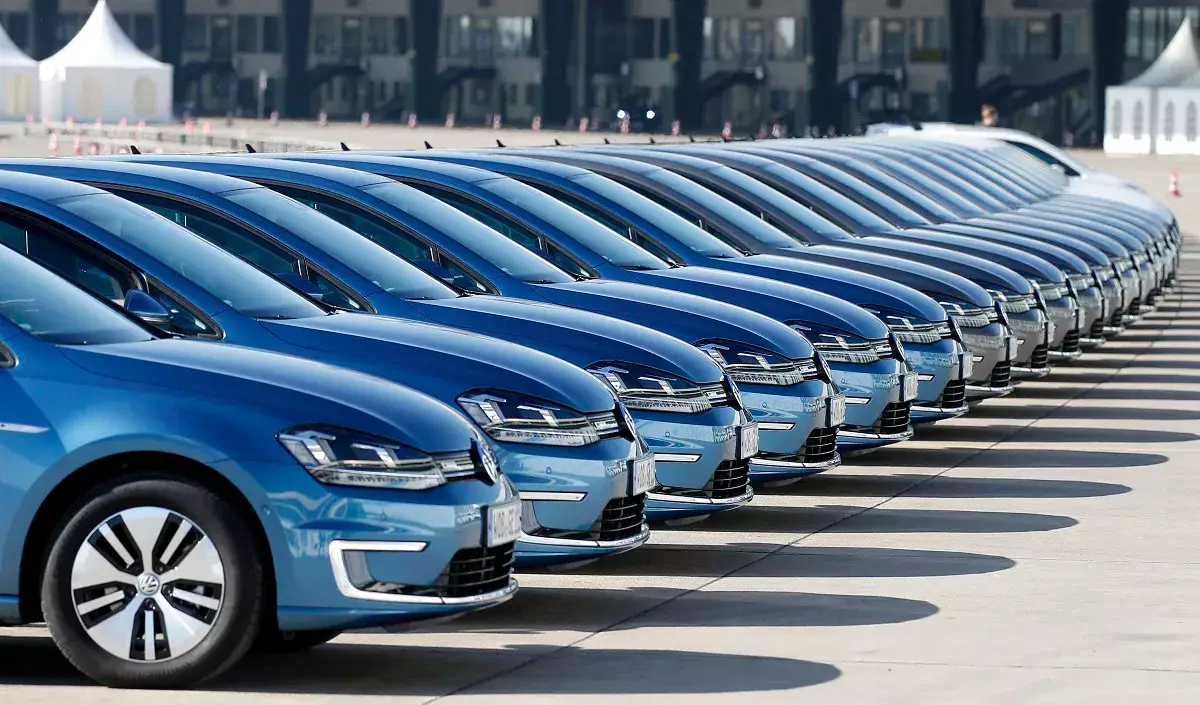 Казахстан вводит повышенный утильсбор на технику из Беларуси.