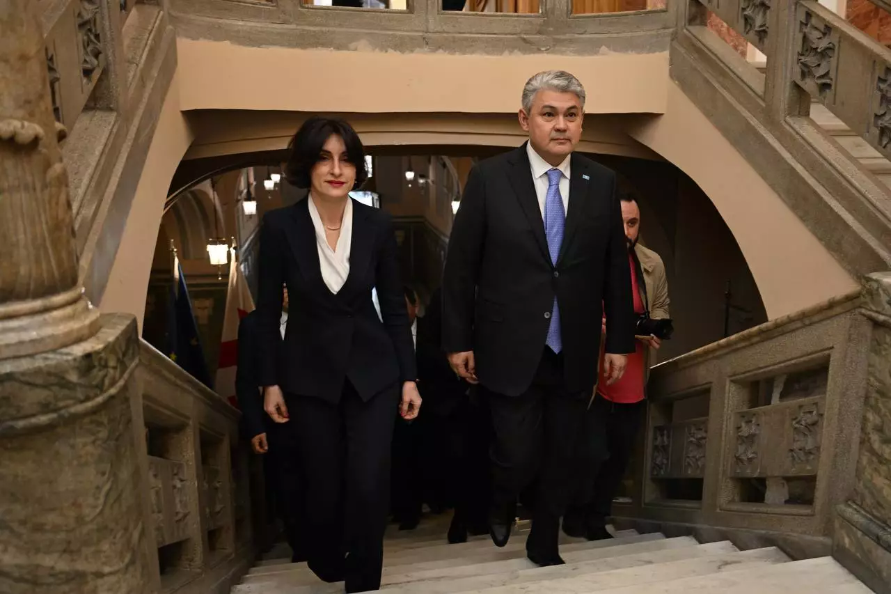 Казахстан и Грузия обсудили развитие Транскаспийского международного транспортного маршрута.