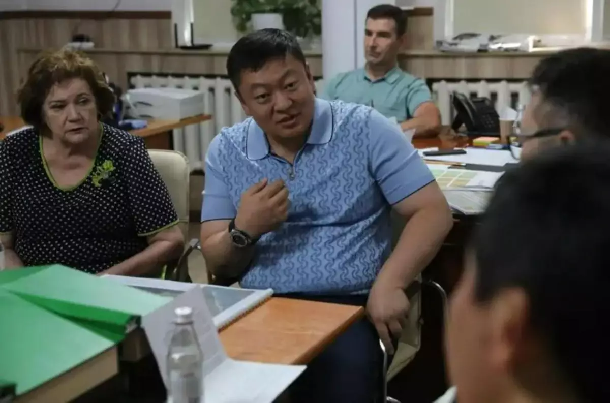 Алматыда "Кенжехан" базары басшысының үйіне қарулы шабуыл жасалып 537 миллион теңгенің мүлкі ұрланған