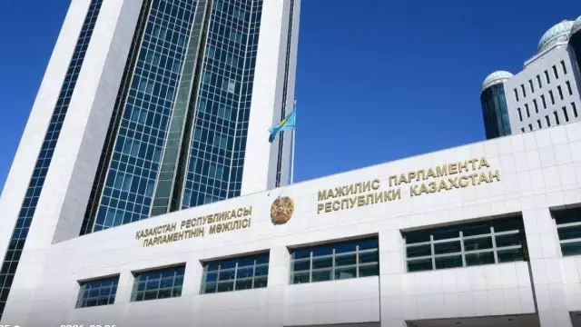 В Астане началось пленарное заседание Мажилиса