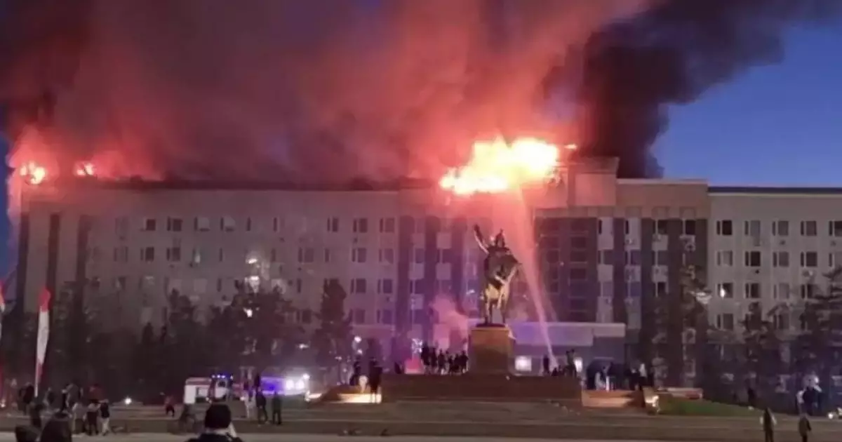  В Актобе загорелся областной акимат 