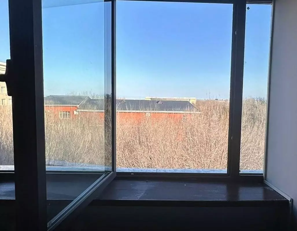 Таразда құтқарушылар үлгермеді: 5-қабаттан секірген ер адам көз жұмды