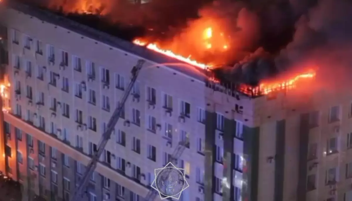 Более 140 пожарных тушили акимат Актобе: подробности крупного ЧП