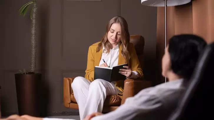 Коучам запретят выдавать себя за психологов