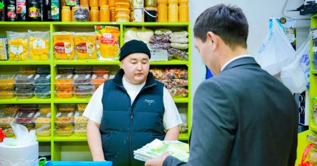  Таза Қазақстан: Елордалық кәсіпкерлерге тазалықты сақтау жөнінде чек-парақтар таратылды 