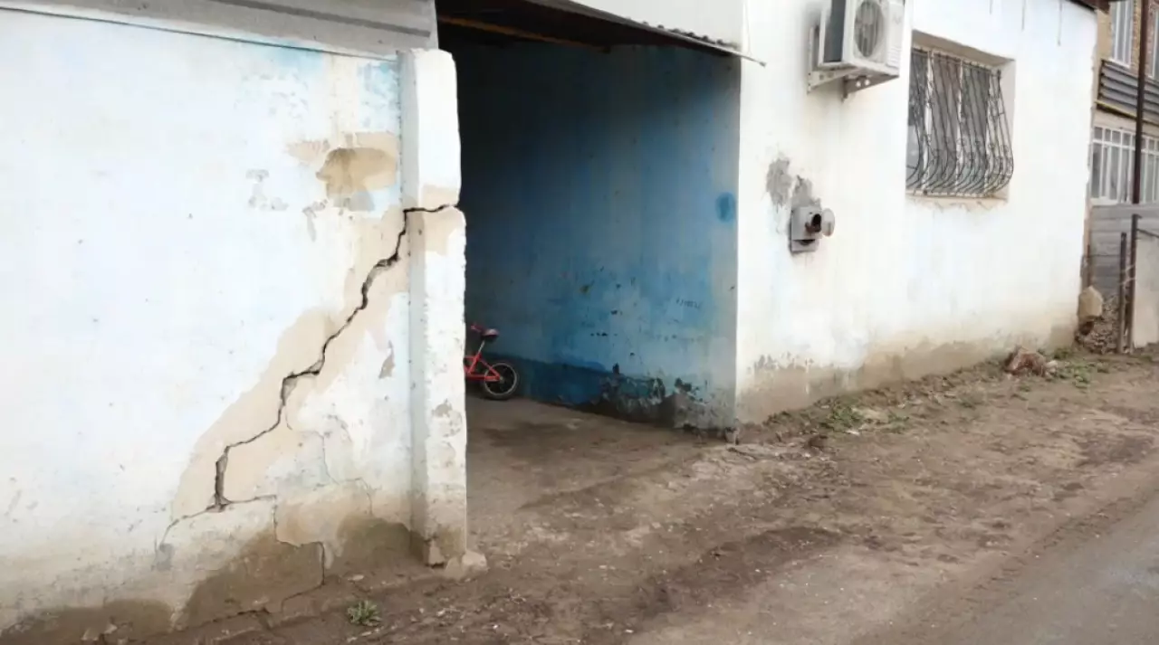 18 аварийных домов снесут в Кульсары