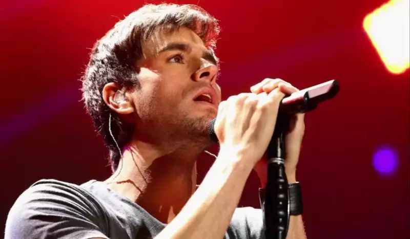 Энрике Иглесиасу могут запретить целовать казахстанок