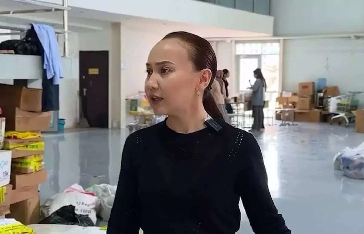 Перизат Қайрат колонияда қызметтік бөлмелерді тазалап жүр