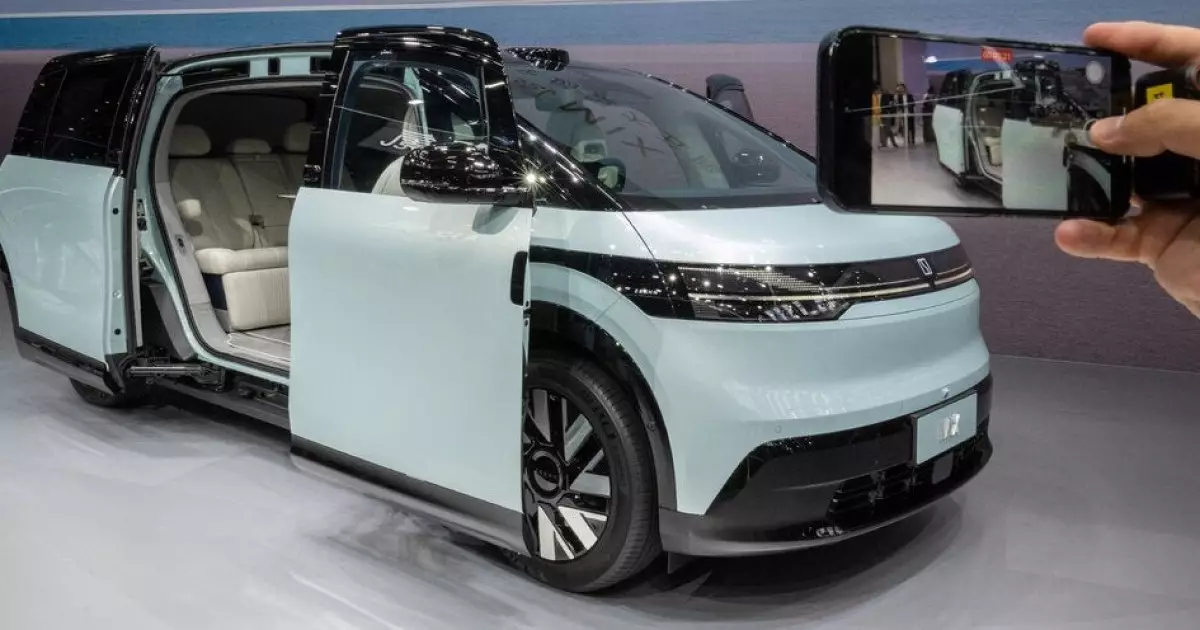   Қытайлық BYD компаниясы қызметкерлерін құлдыққа ұқсас жағдайда жұмыс істеткен   