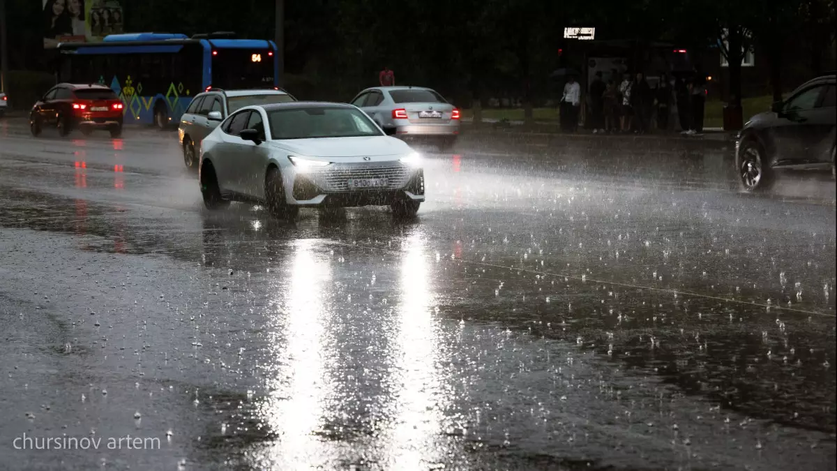 Дожди, грозы и даже снег: в Казахстане прогнозируют резкое ухудшение погоды