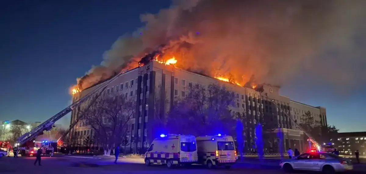 Масштабный пожар в акимате Актобе обернулся уголовным делом и серьезными разрушениями