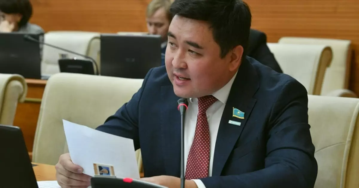  Шығармашылықтың шамын сөндірмей отырғандардың жалақысын көтеру керек – Нартай Сәрсенғалиев 