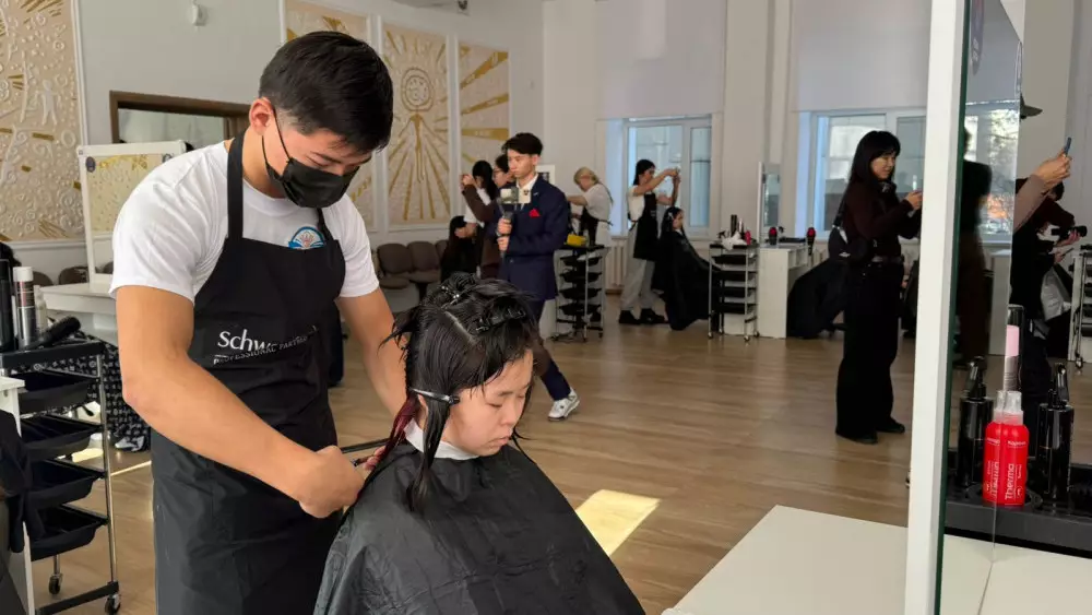 Шаш бояу қызметі үшін 52 мың теңге төлеуден бас тартқан әйел сотқа жүгінді